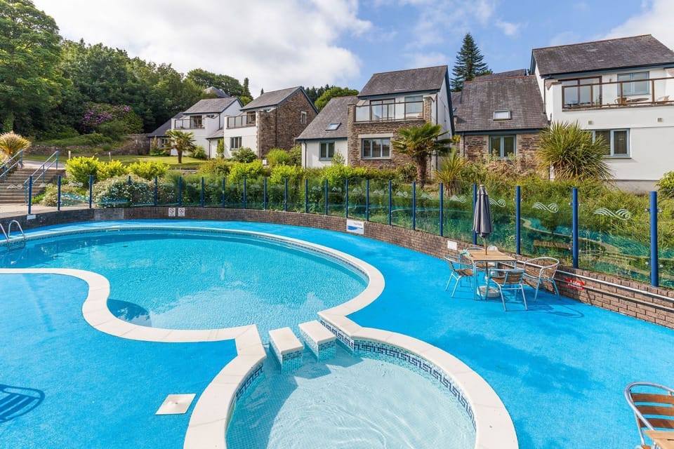 The Valley Cottages Cornwall Outdoor Heated Swimming Pool