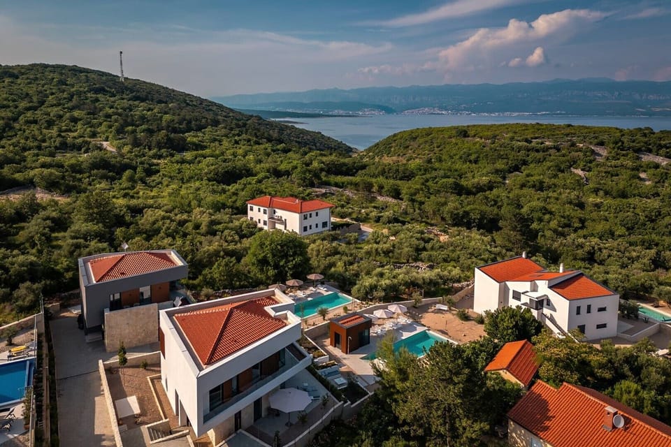 Luxury Villa Krk 1 Vrbnik with heated pool and jacuzzi