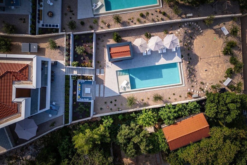 Luxury Villa Krk 2 Vrbnik with heated pool and jacuzzi