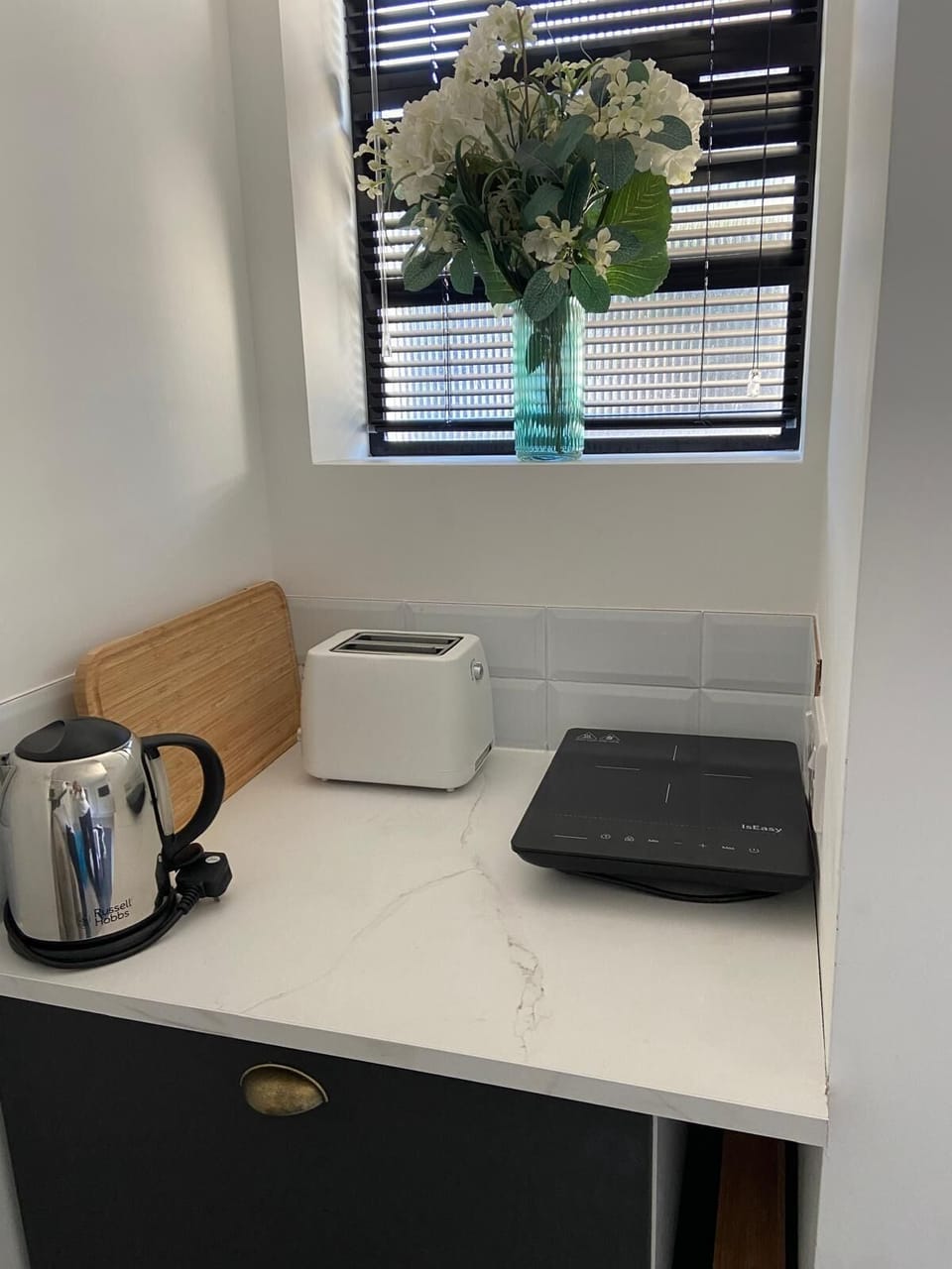 Basic kitchen no oven