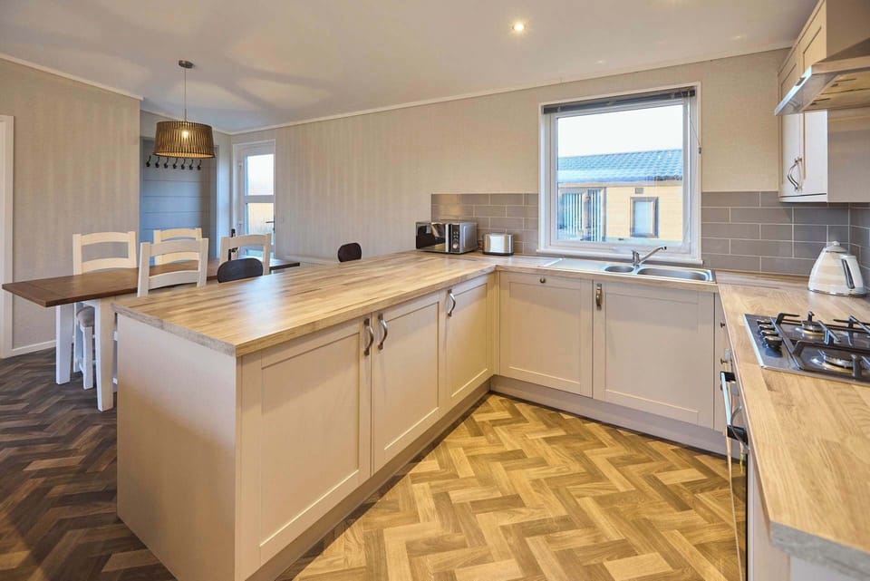 Hazelwood Deluxe Lodge, Low Gate - Host & Stay