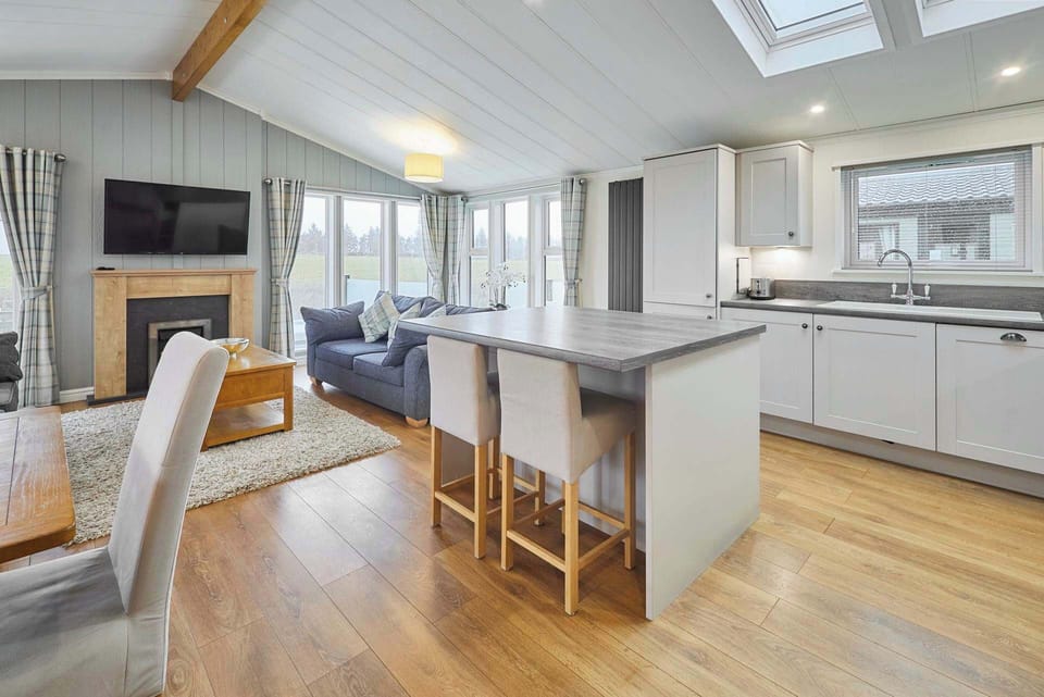 Juniper Deluxe Lodge, Low Gate - Host & Stay