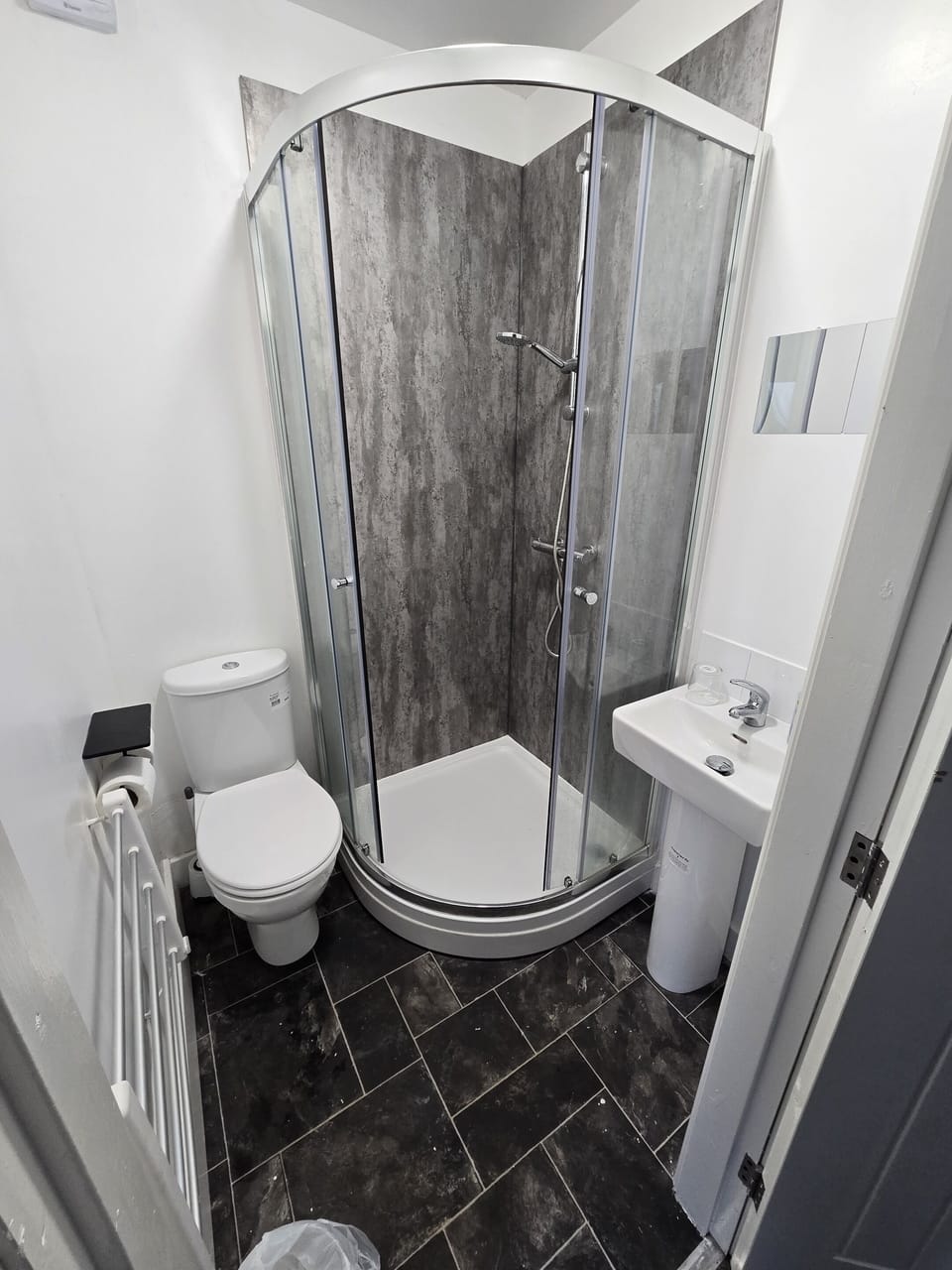 Room 6 Bathroom