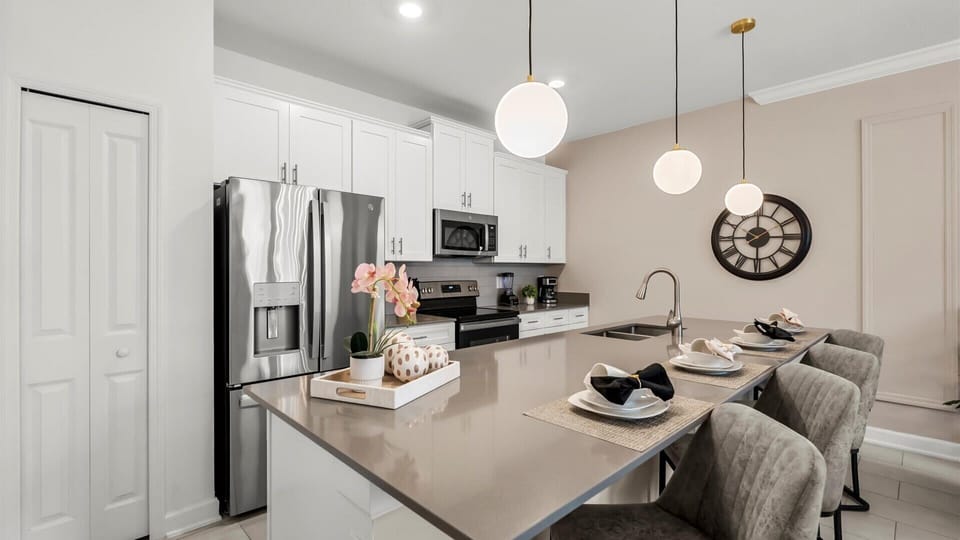 Fully equipped modern chef's kitchen
