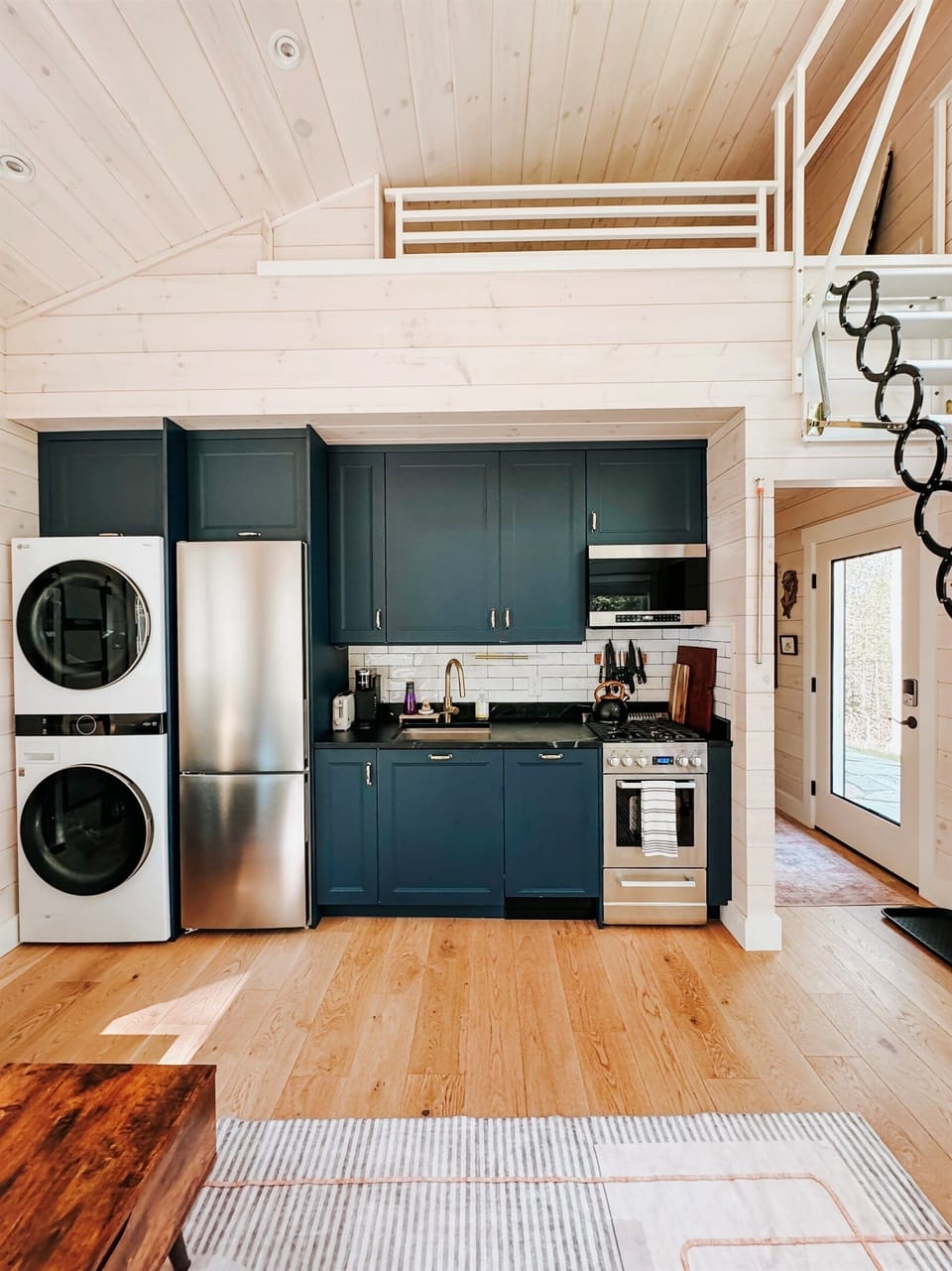 Kitchen and laundry 