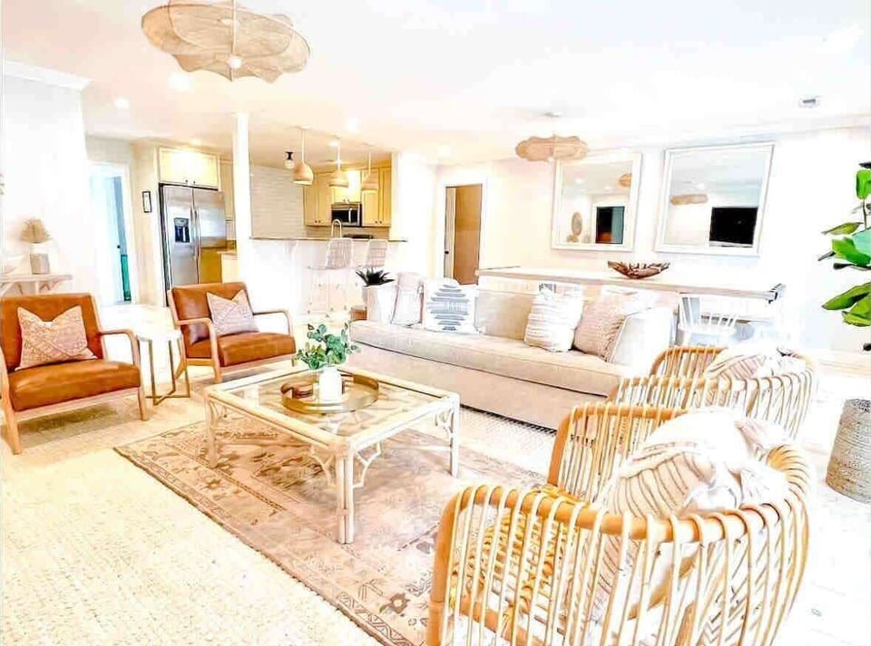 Spacious central living room