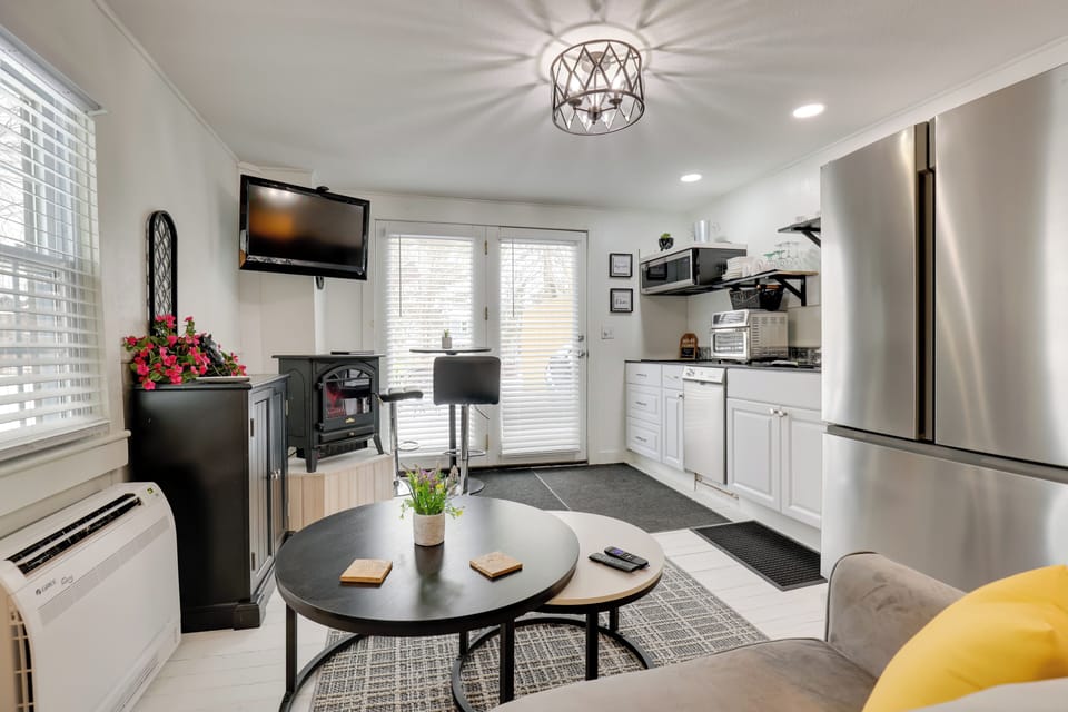 Hammondsport Vacation Rental | Studio | 1BA | 3 Steps Required | 350 Sq Ft