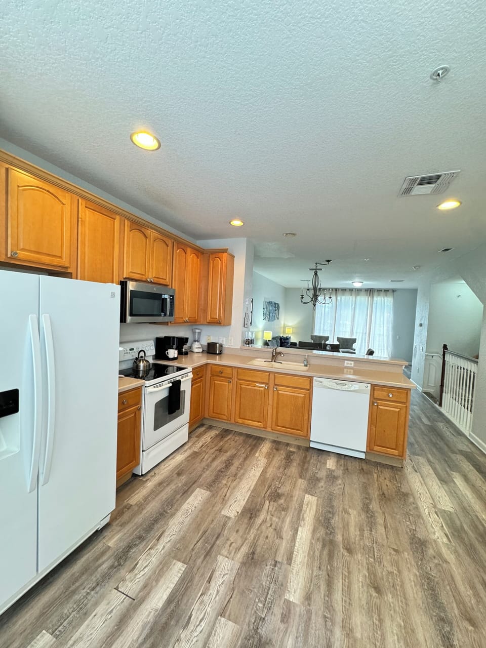Full kitchen