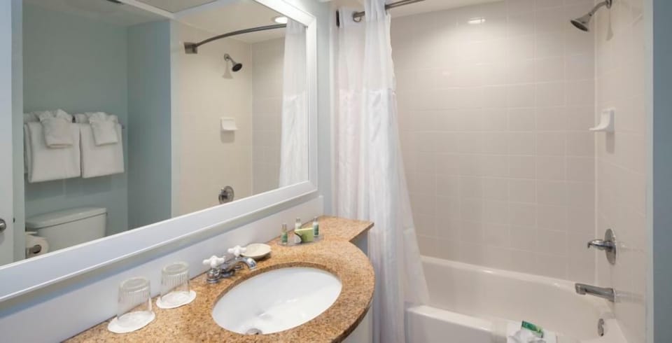 Rinse off comfortably in a bright tub-shower combo.