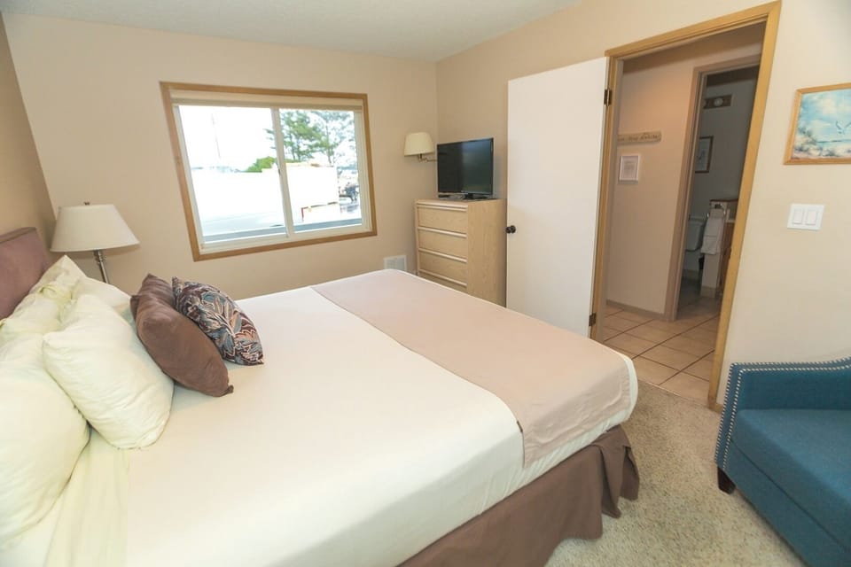 Enjoy a spacious bedroom with quick access to the bath.