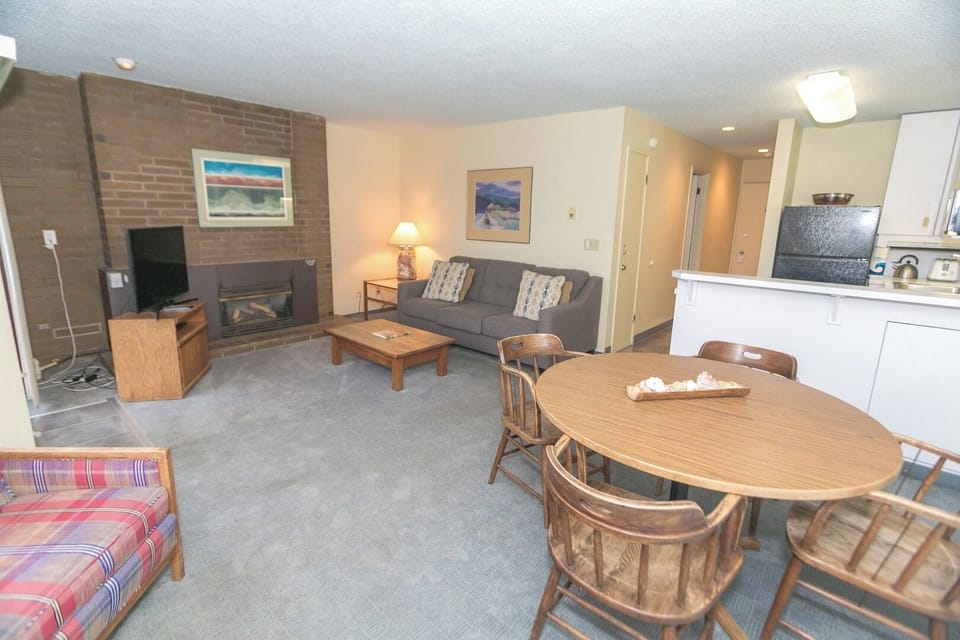 Spread out with open-concept lounging, dining, and easy meals.