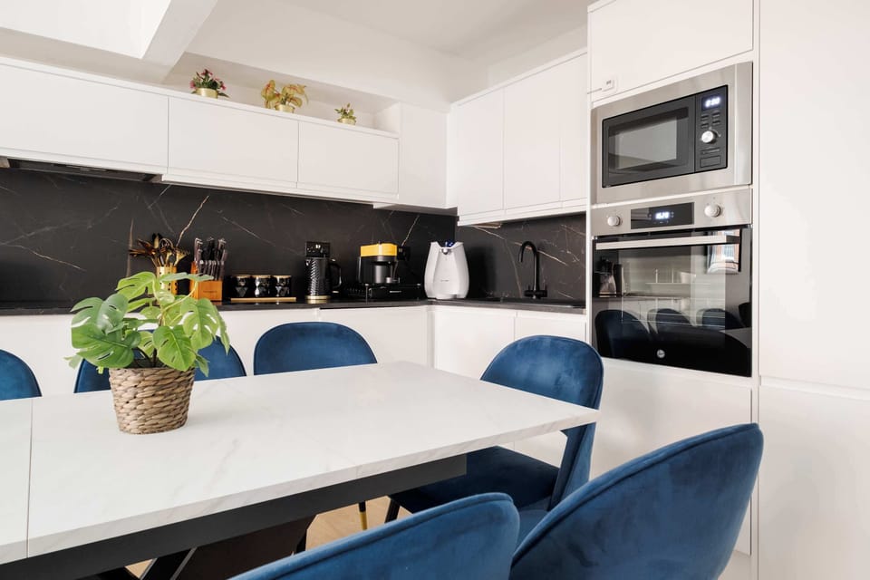 Living Room | Make yourself at home in the fully equipped kitchen, ideal for both short and long stays. Enjoy modern essentials like a washer, dryer, dishwasher, espresso machine and a fresh water dispenser for added ease and comfort.