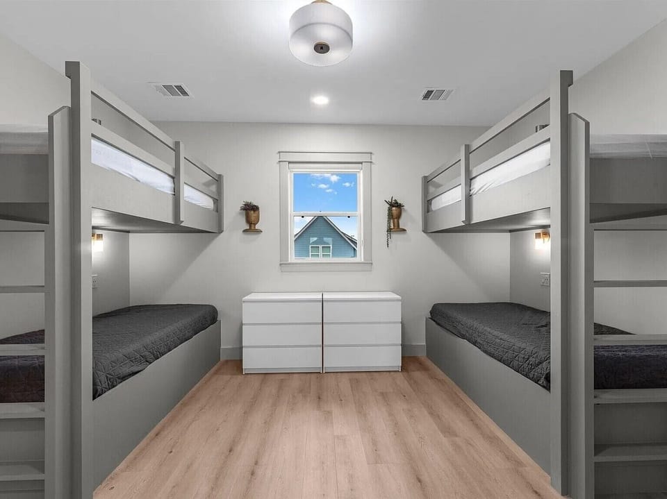 With room for 10, it's the ideal spot for families, friends, or multi-generational escapes.