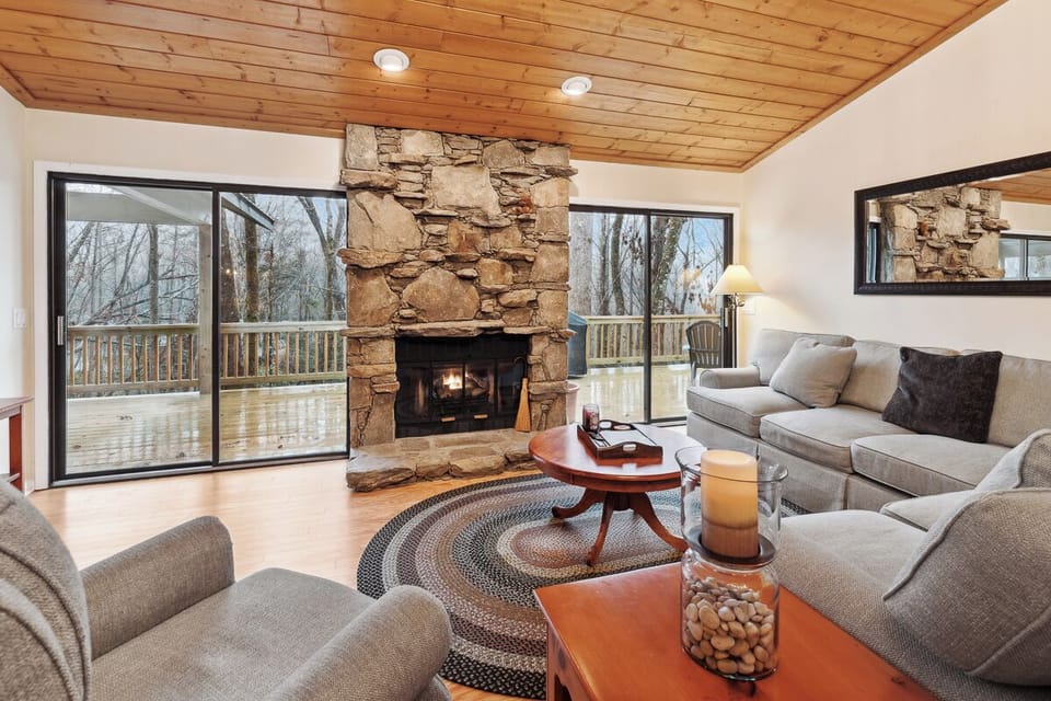 Comfortable corner sectional and recliner with Smart TV, fireplace, & VIEWS!