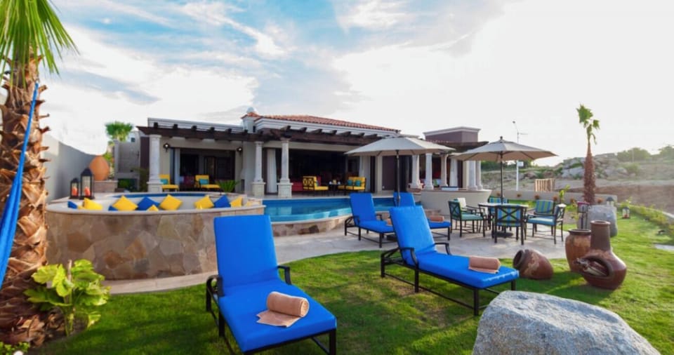 Relax on your own Private Yard while Viewing Ocean.