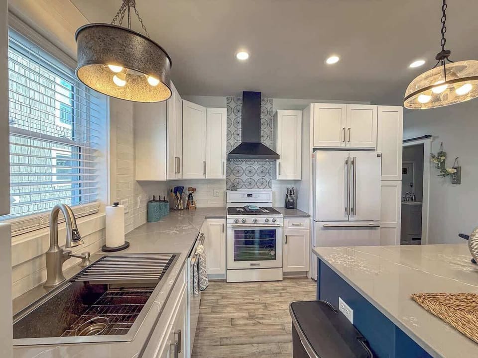 Prep and cook your best culinary delights  in the fully equipped kitchen with all major appliances – refrigerator, chef-preferred gas stove/oven, microwave, dishwasher. as well as smaller appliances to include air fryer, crockpot, blender and more.