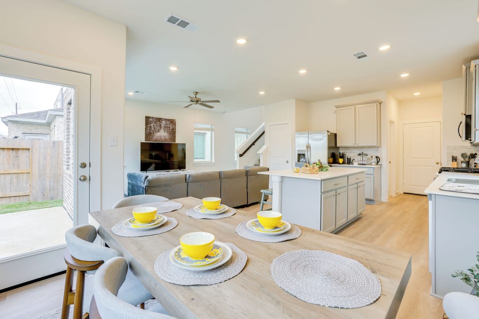 Hockley Vacation Rental | 3BR | 2.5BA | 1 Step to Enter | 1,690 Sq Ft