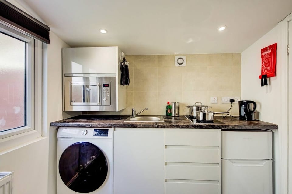 Kitchenette and washing and dryer machine
