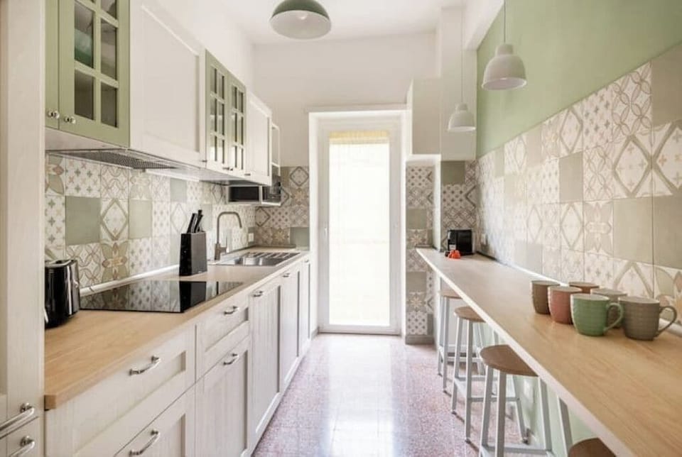 Full kitchen