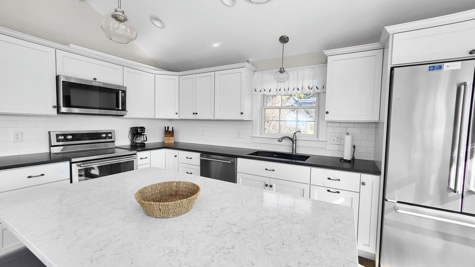 Nicely equipped kitchen with granite counter tops and stainless appliances