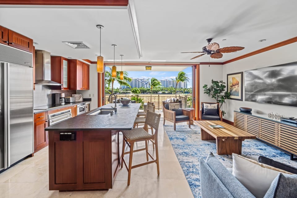 Indoor and outdoor seating, with indoor casual or sit-down dining