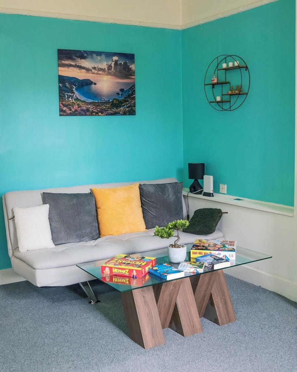 Living Room / Lounge