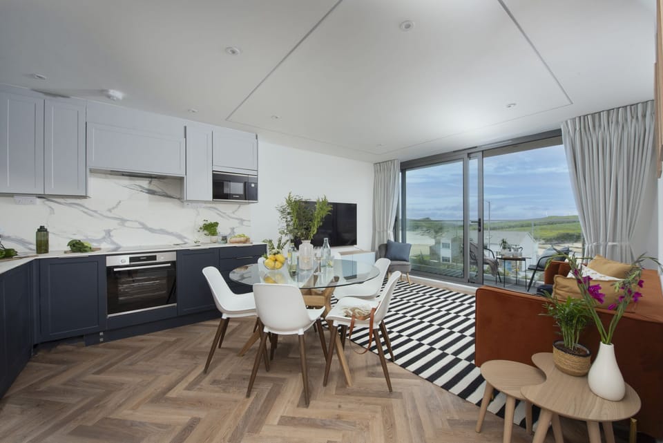 Kitchen and dining area with the sofa and TV seating for 6 - 5 Oasis Sands