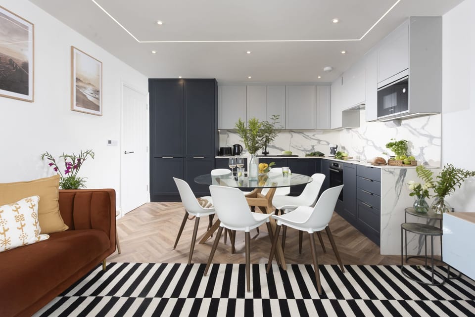 View of Kitchen and dining area, with the fridge, freezer, oven and microwave - 5 Oasis Sands