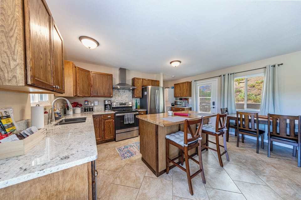 Enjoy a full kitchen and show off your culinary skills!