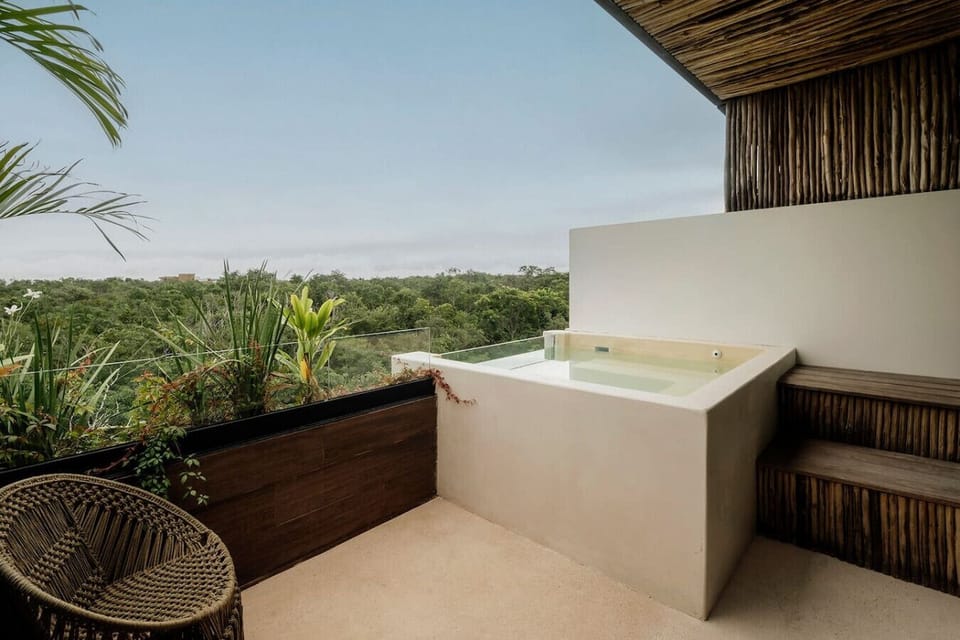 Outdoor spa tub