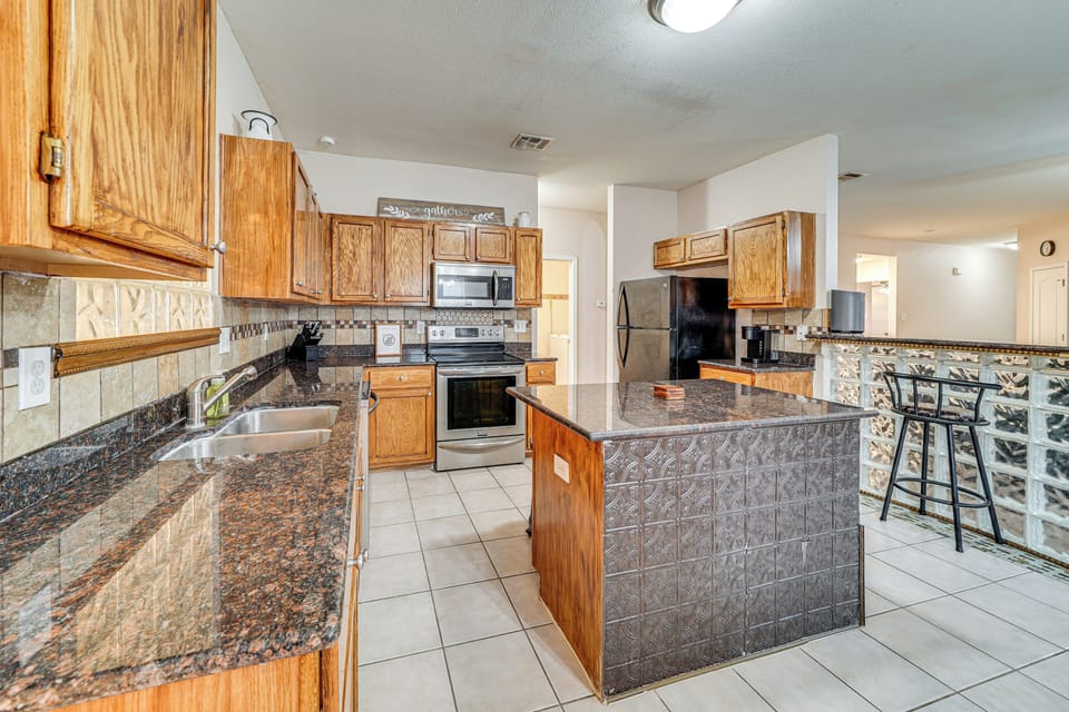 Kitchen | Keurig Coffee Maker (Starter Coffee Provided) | Cooking Basics