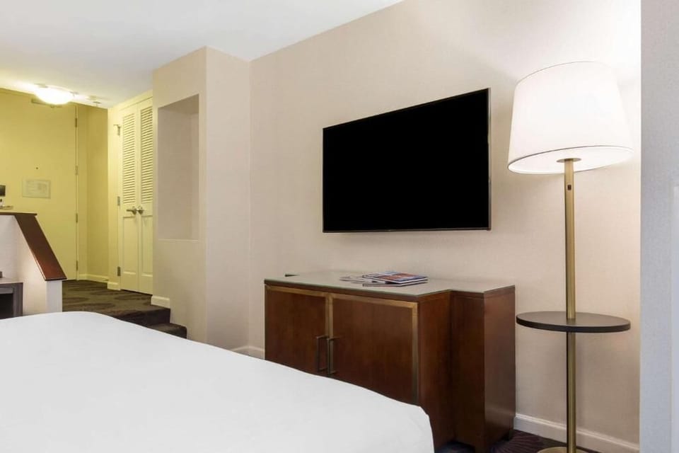 Unit with King size bed