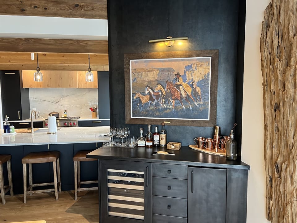 Bar, Wine, and ice maker