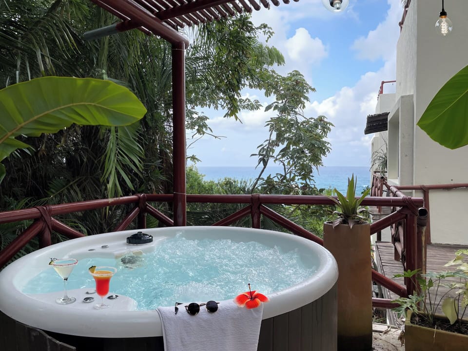 Outdoor spa tub