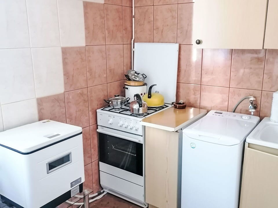Kitchen Appliance, Major Appliance, Washing Machine, Flooring, Home Appliance, Floor, Kitchen, Refrigerator, Interior Design, Small Appliance