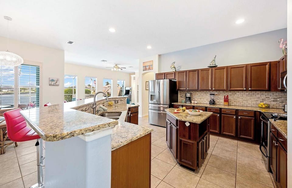 Large Kitchen with Lots of Storage and Stainless Appliances