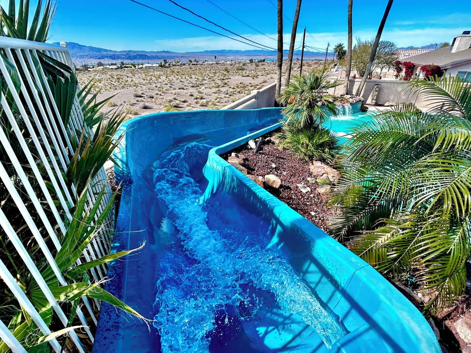Professional waterslide, Lake view and no rear neighbors