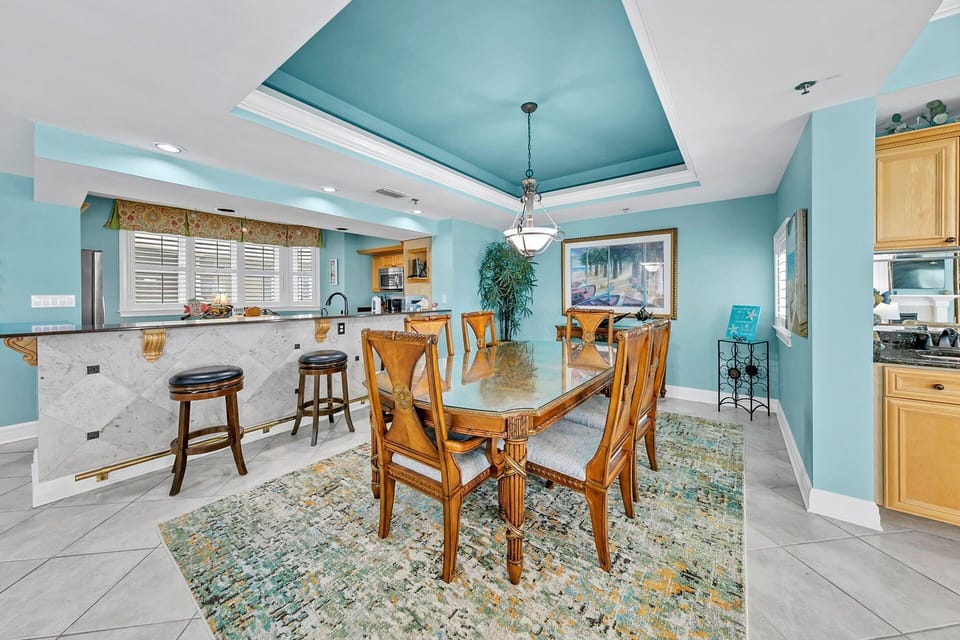 GrandView 202 - Miramar Beach - Dining Room & Kitchen
