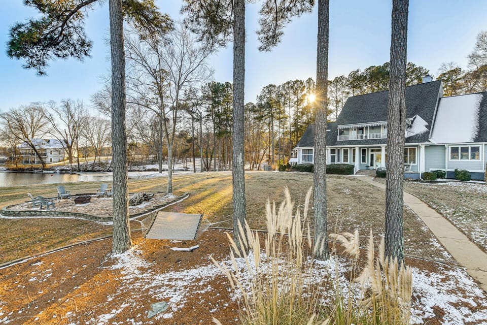 Bracey Vacation Rental | 5BR | 3.5BA | Steps Required | 4,763 Sq Ft