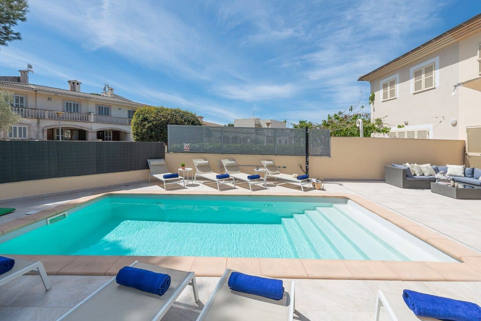 Holiday Home Swimming Pool