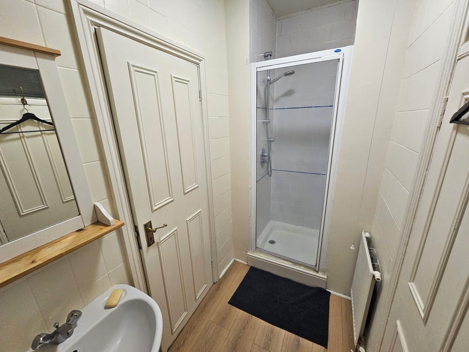 Attached private shower and handbasin, excludes toilet