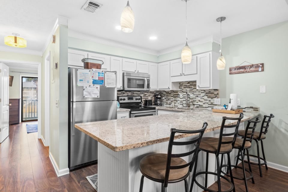 Kitchen with Breakfast Bar