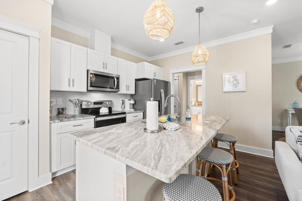 Kitchen with Breakfast Bar