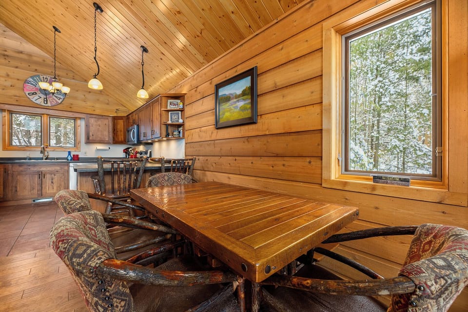 Kitchen dining area
