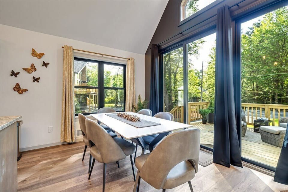 Bright and welcoming dining area – enjoy a meal together in style.