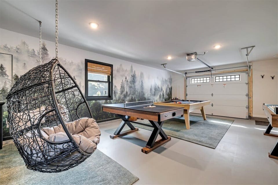 Hours of fun await in the mountain-themed game room!