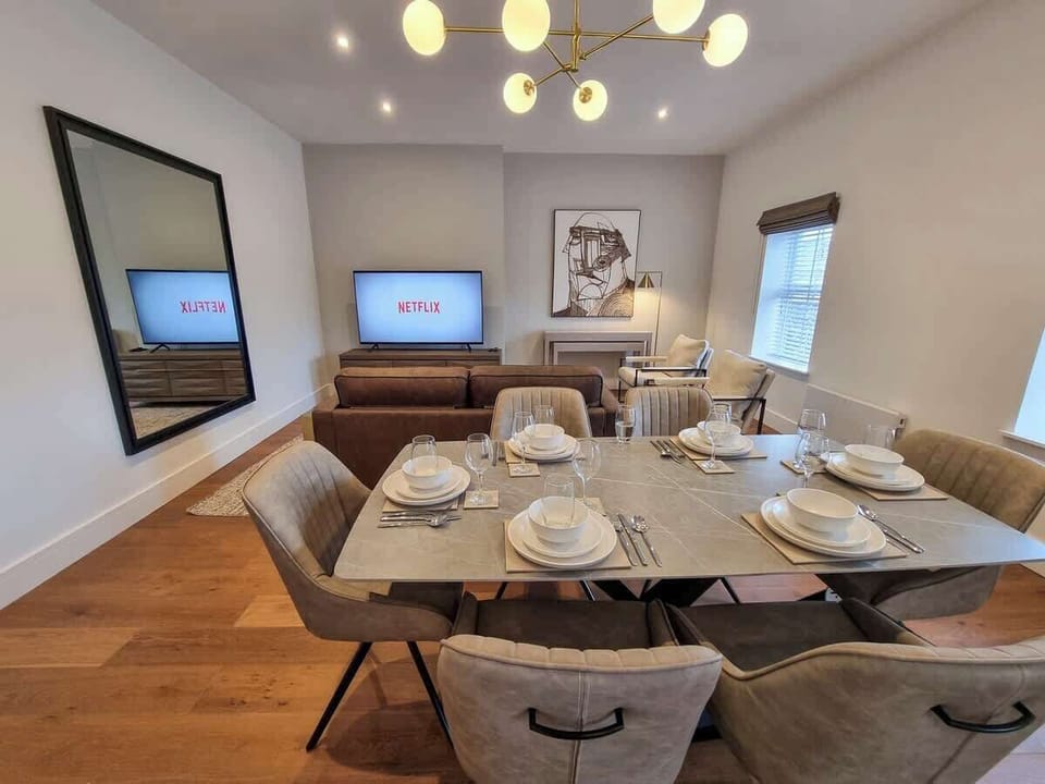 Gather round the dining table for a home-cooked meal or order from one of Altrincham's brilliant restaurants nearby