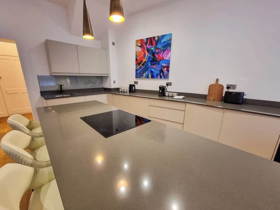 Plenty of worktop space and a fully equipped kitchen so you can cook a proper meal, prep snacks for a day out or just enjoy your morning coffee