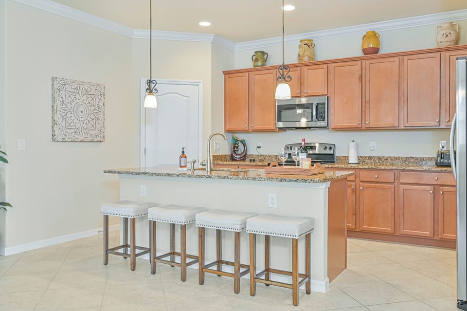 Palm Shores at The Preserve at Corkscrew - Fully equipped kitchen with breakfast bar