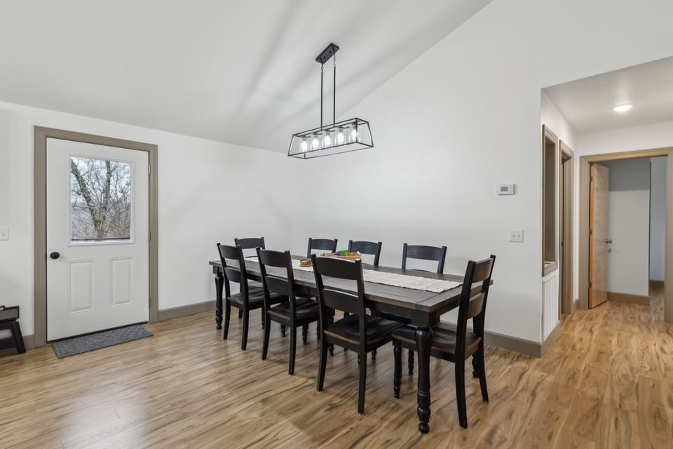 Architecture, Building, Dining Room, Dining Table, Furniture